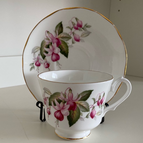 EUC VTG Duchess Bone China Footed Teacup and Saucer in the Fuchsia Pattern - Picture 6 of 6